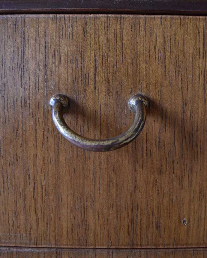 G-PLAN(Gプラン)　アンティーク家具　英国ヴィンテージ家具、かっこいいG-PLANのトラー＆ブラックのハイチェスト。カッコいい取っ手もデザインの一部デザインの一部になっているカッコいい取っ手。(k-1945-f)