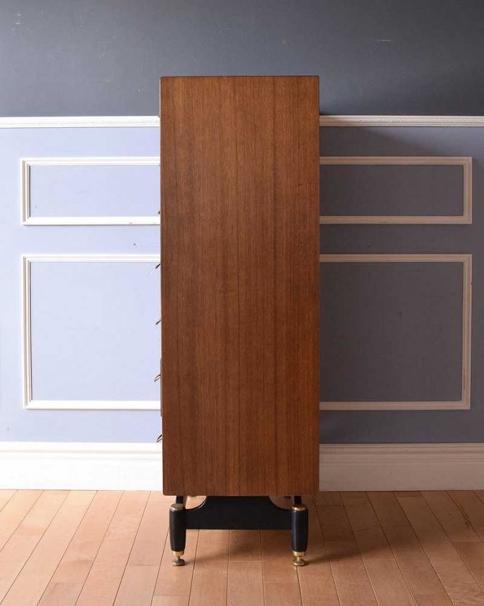 G-PLAN(Gプラン)　アンティーク家具　英国ヴィンテージ家具、かっこいいG-PLANのトラー＆ブラックのハイチェスト。横から見てもスッキリシンプルだからこそ、どこから見てもカッコいいようにしっかりお直ししました。(k-1945-f)