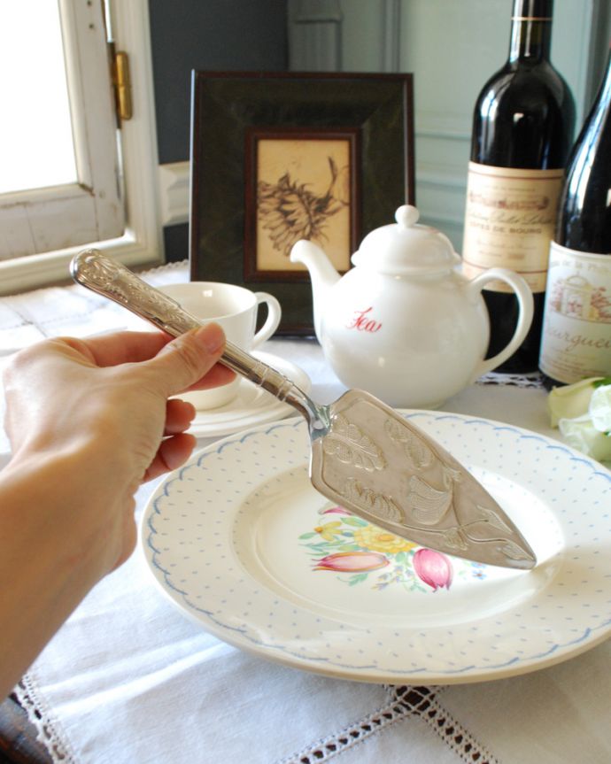 アンティーク 真鍮の雑貨 アンティーク雑貨 英国からの銀食器、アンティークシルバーのケーキサーバー。ティータイムや、お家パーティーで活躍してくれます。(k-1946-z)