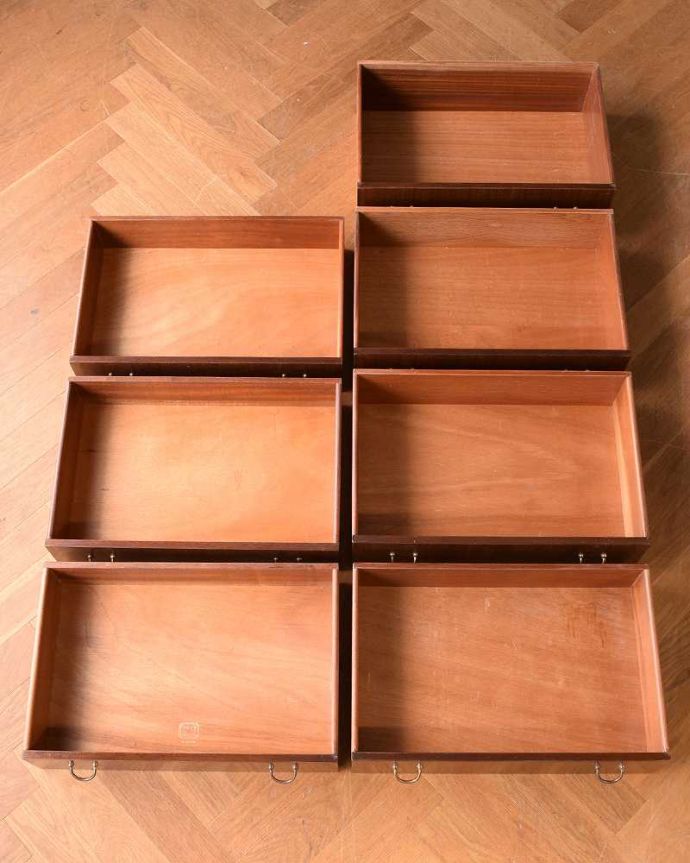 G-PLAN(Gプラン)　アンティーク家具　トラー＆ブラックのヴィンテージ家具、収納力バツグンのG-ＰＬＡＮのチェスト。引き出しの中もキレイに修復しました。(k-1950-f)