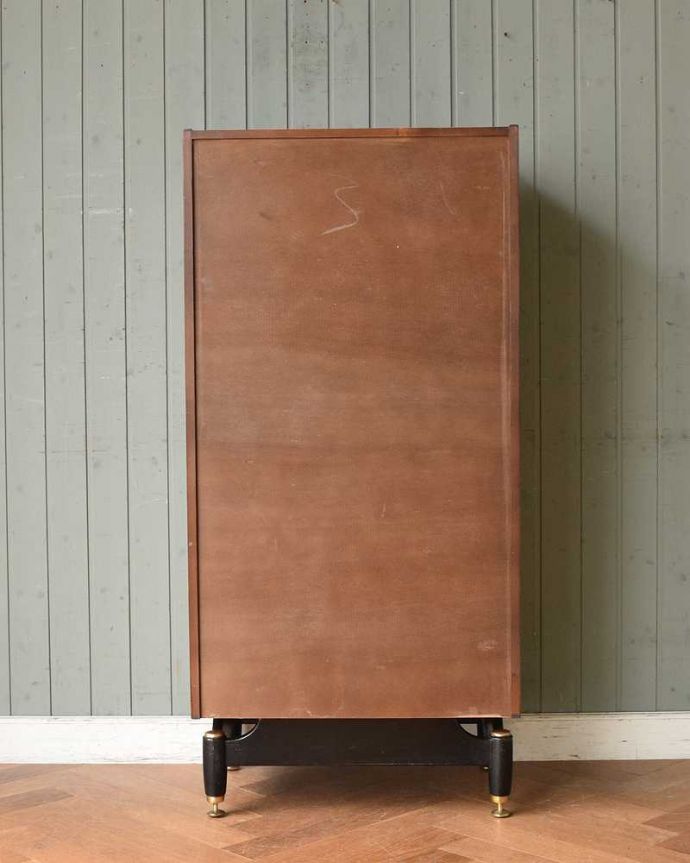 G-PLAN(Gプラン)　アンティーク家具　トラー＆ブラックのヴィンテージ家具、収納力バツグンのG-ＰＬＡＮのチェスト。修復してあるので後ろ姿もキレイです。(k-1950-f)