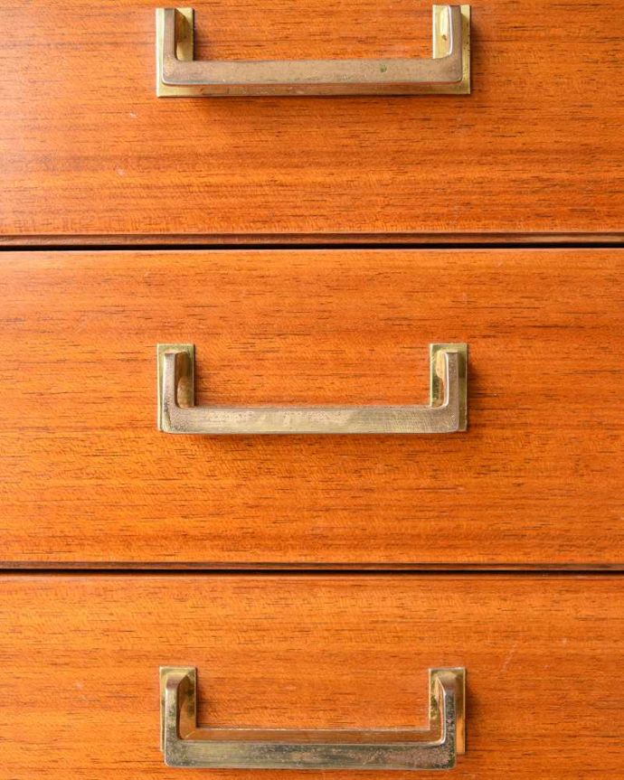 G-PLAN(Gプラン) アンティーク家具 北欧スタイルのミラー付きヴィンテージ家具、収納力抜群のG-PLANのドレッサー。取っ手もデザインの一部デザインの一部になっているカッコいい取っ手。(k-1951-f)
