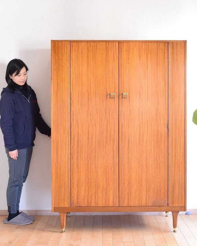 G-PLAN(Gプラン)　アンティーク家具　G-PLANから初登場！とってもめずらしいヴィンテージのワードローブ（２枚扉）。クールでカッコいい北欧スタイルのワードローブスッキリとしたデザインのワードローブは、大人気のアイテム。(k-1952-f)