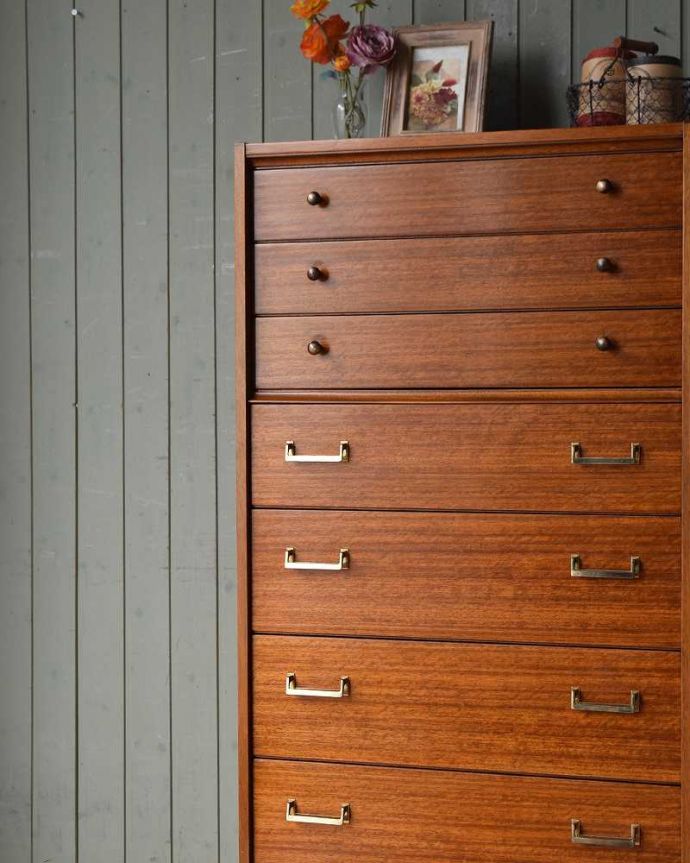 G-PLAN(Gプラン)　アンティーク家具　Gプランの北欧テイストのインテリア、引き出したっぷりのチェスト。見えない所もこだわっていますヴィンテージの家具は年代が若いので簡単な修復だけでも使えちゃうんだけれど、長く使って頂けるように、見えない部分もしっかりこだわって修復しています。(k-1953-f)