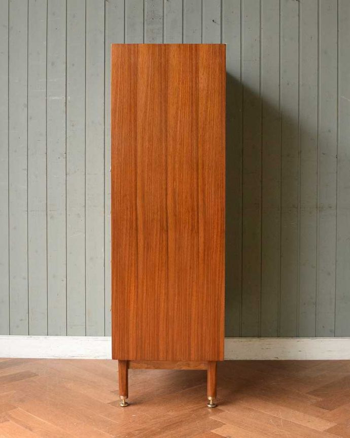 G-PLAN(Gプラン)　アンティーク家具　Gプランの北欧テイストのインテリア、引き出したっぷりのチェスト。横から見てもスッキリシンプルだからこそ、どこから見てもカッコいいようにしっかりお直ししました。(k-1953-f)