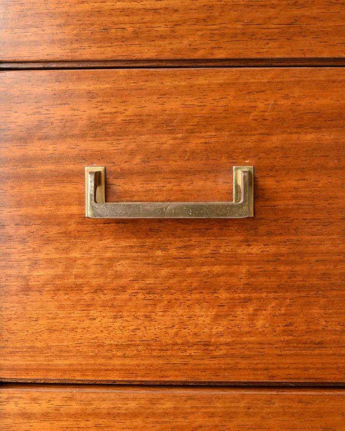 G-PLAN(Gプラン)　アンティーク家具　Gプランの北欧テイストのインテリア、引き出したっぷりのチェスト。カッコいい取っ手もデザインの一部デザインの一部になっているカッコいい取っ手。(k-1953-f)