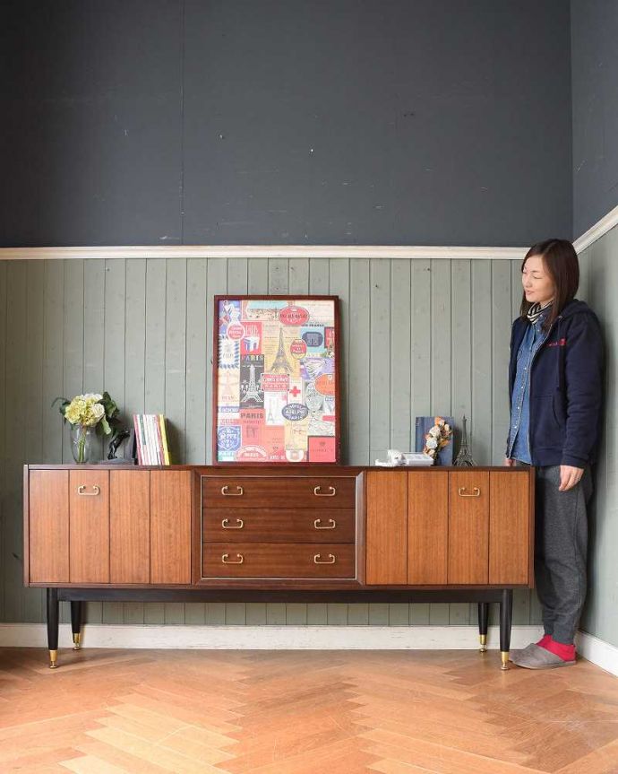 G-PLAN(Gプラン)　アンティーク家具　イギリス輸入のG-ＰＬＡＮ、ヴィンテージサイドボード（トラー＆ブラック）。人気のヒミツは北欧スタイルのデザインやっぱりスッキリとカッコイイ北欧デザインが人気のサイドボード。(k-1954-f)