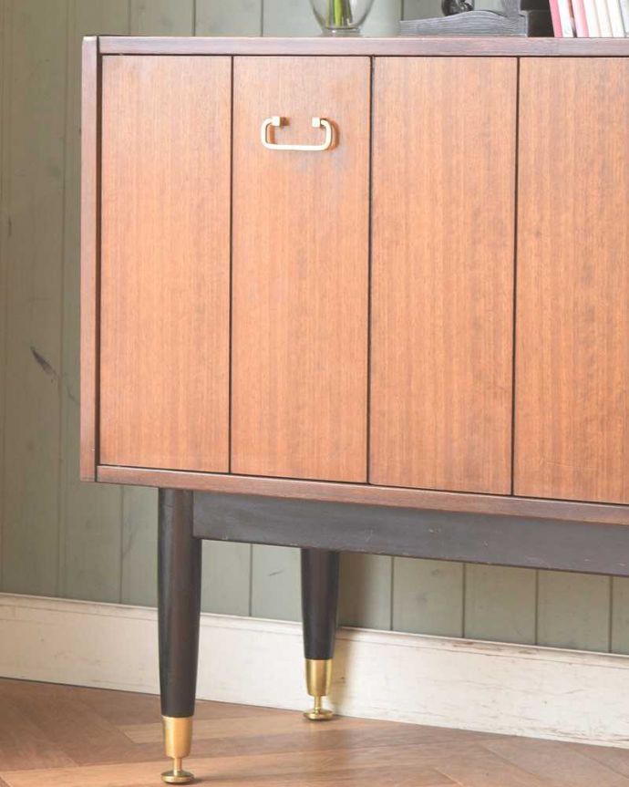 G-PLAN(Gプラン)　アンティーク家具　イギリス輸入のG-ＰＬＡＮ、ヴィンテージサイドボード（トラー＆ブラック）。ヴィンテージ家具らしいあたたかさ。(k-1954-f)