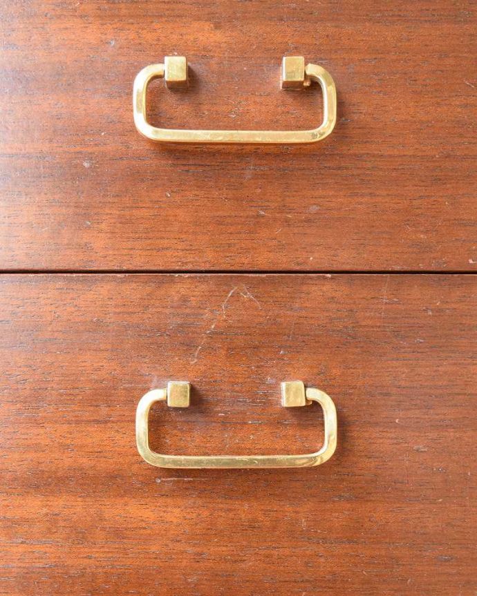 G-PLAN(Gプラン)　アンティーク家具　イギリス輸入のG-ＰＬＡＮ、ヴィンテージサイドボード（トラー＆ブラック）。デザインの一部になっている取っ手取っ手のデザインもシンプルかつ機能的に。(k-1954-f)