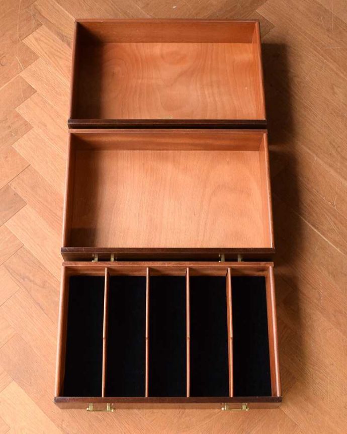 G-PLAN(Gプラン)　アンティーク家具　イギリス輸入のG-ＰＬＡＮ、ヴィンテージサイドボード（トラー＆ブラック）。キレイにお直ししました引き出しの中も修復の際、専門の職人がキレイにしました。(k-1954-f)