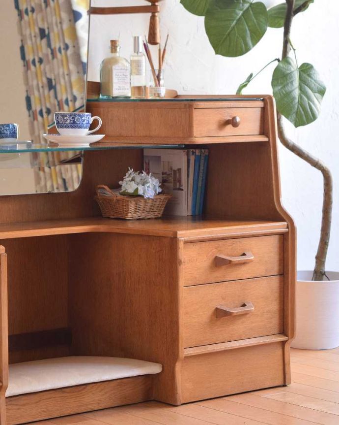 G-PLAN(Gプラン)　アンティーク家具　北欧スタイルのヴィンテージ家具、引き出しがたっぷり付いたドレッサー （ドレッシングチェスト） 。ヴィンテージ家具らしいカッコよさやっぱり一番の魅力は、この時代に作られた独特の雰囲気。(k-1955-f)