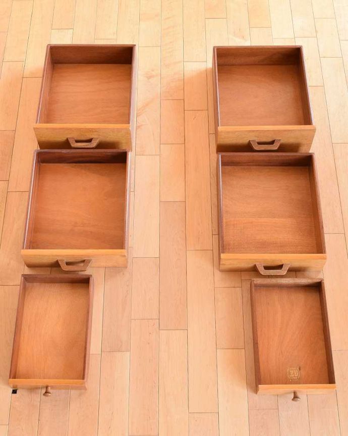 G-PLAN(Gプラン)　アンティーク家具　北欧スタイルのヴィンテージ家具、引き出しがたっぷり付いたドレッサー （ドレッシングチェスト） 。引き出しの中もキレイに修復しました細々としたものを安心して収納していただけるよう引き出しの中もキレイにお直ししてあります。(k-1955-f)