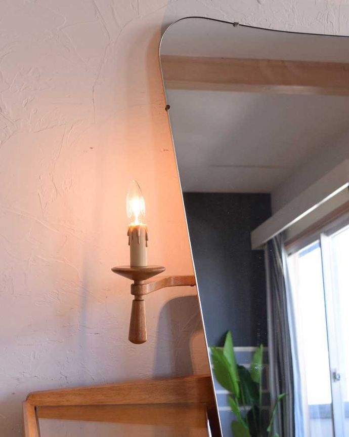 G-PLAN(Gプラン)　アンティーク家具　北欧スタイルのヴィンテージ家具、引き出しがたっぷり付いたドレッサー （ドレッシングチェスト） 。安心してお使いくださいミラーのサイドに付いている電球は点灯します。(k-1955-f)