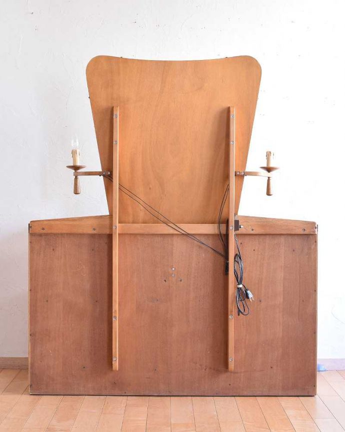 G-PLAN(Gプラン)　アンティーク家具　北欧スタイルのヴィンテージ家具、引き出しがたっぷり付いたドレッサー （ドレッシングチェスト） 。後ろ姿もキレイです。(k-1955-f)