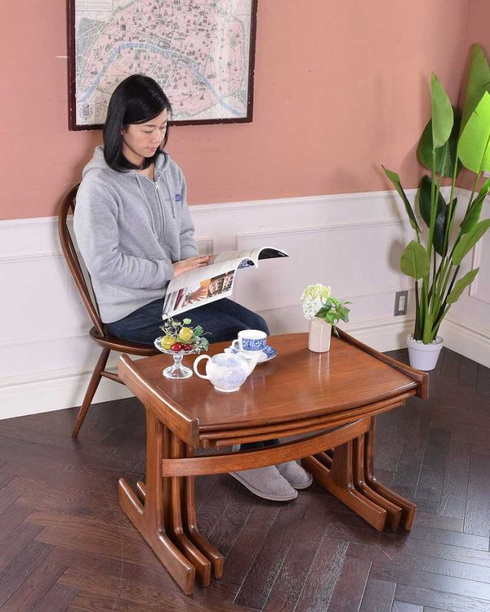 G-PLAN(Gプラン) アンティーク家具 3つのテーブルがセットで届く!便利なG-PLANのアンティークネストテーブル。カッコよく3つが揃ったネストテーブルネストとは巣のこと。(k-1956-f)