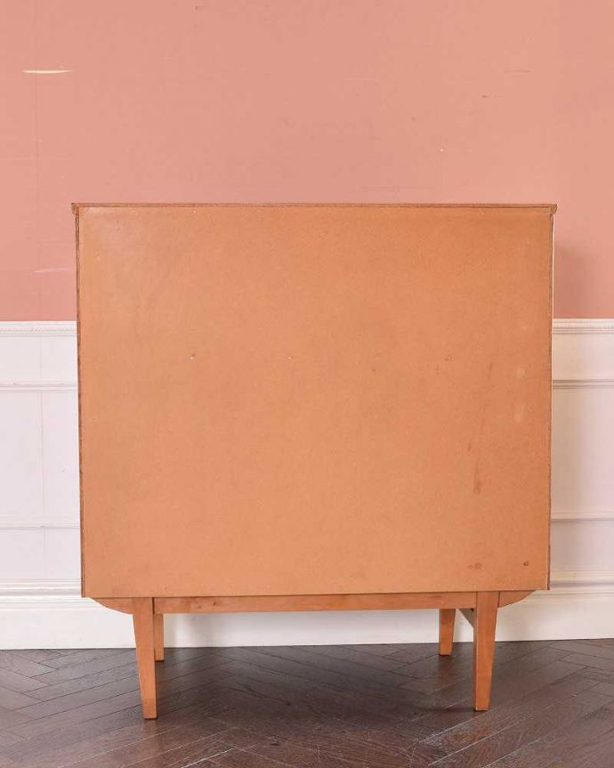 ビューロー　アンティーク家具　引き出しがたっぷり付いたアンティーク家具、北欧テイストのライティングビューロー。後ろ姿もキレイですアンティークは新品ではないので、もちろん経年変化によるキズはありますが、見えない所も専門の職人がしっかり修復しました。(k-1957-f)