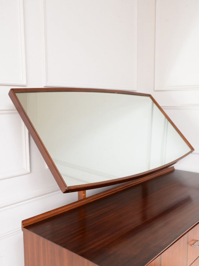 ビンテージドレッサーの鏡