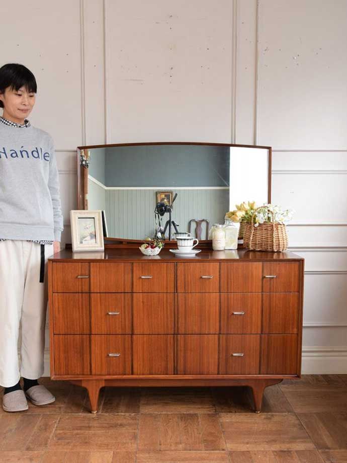 北欧スタイルのドレッサー