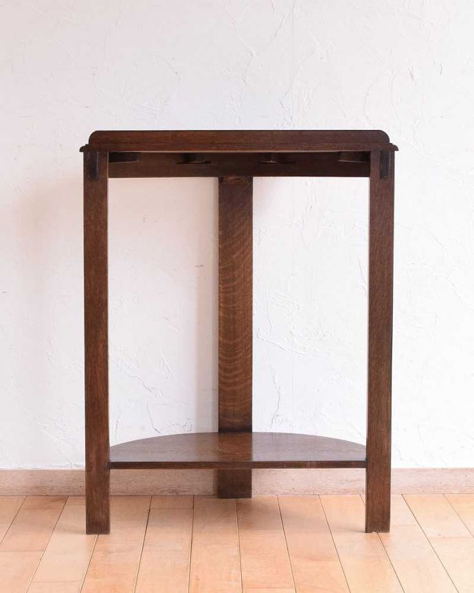 アンティークのテーブル アンティーク家具 イギリス輸入のアンティーク家具、半月型のコンソールテーブル。後ろ姿にも自信があります。(k-1968-f)