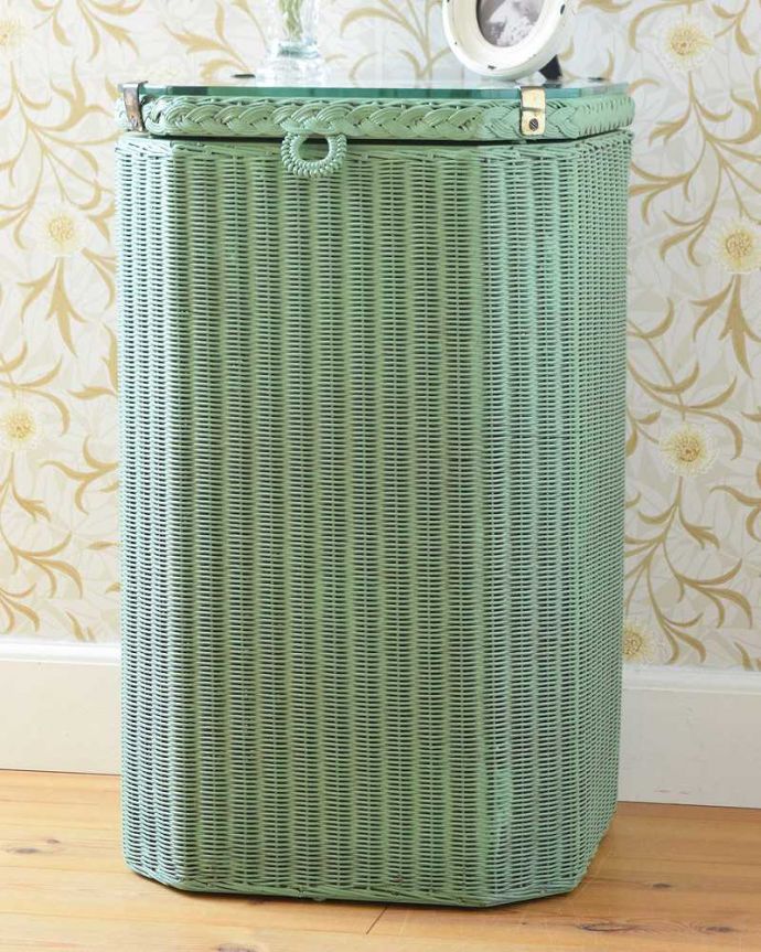 ロイドルーム アンティーク家具 アンティークのロイドルーム家具、ブルーカラーがオシャレなのランドリーボックス。お部屋の挿し色にロイドルームは色も特長的。(k-1981-f)