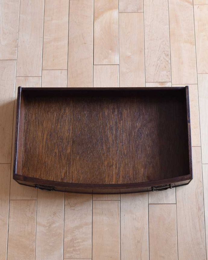 アンティークのチェスト　アンティーク家具　マホガニーの木目が美しいアンティークキャビネット（トールボーイ）。キレイに修復したので、何を入れてもOK！もちろん引き出しの中も専門の職人が時間をかけてキレイに修復しました。(k-1983-f)