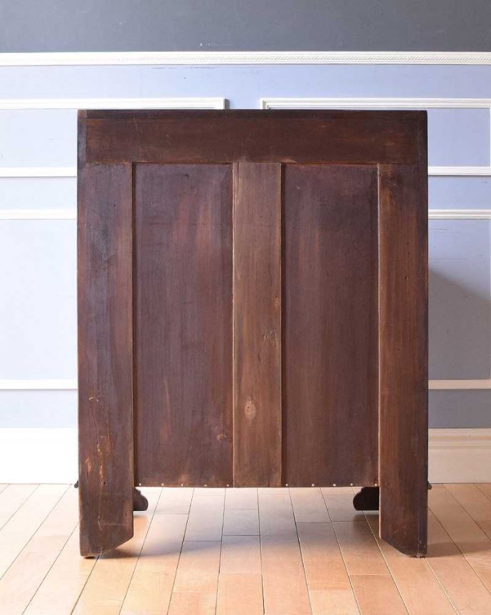 ビューロー　アンティーク家具　マホガニー材のアンティーク英国輸入家具、美しい木目のライティングビューローデスク 。もちろん後ろ姿もキレイですアンティークは新品ではないので経年変化によるキズはありますが専門の職人がしっかり修復したので安心してお使いください。(k-1990-f)