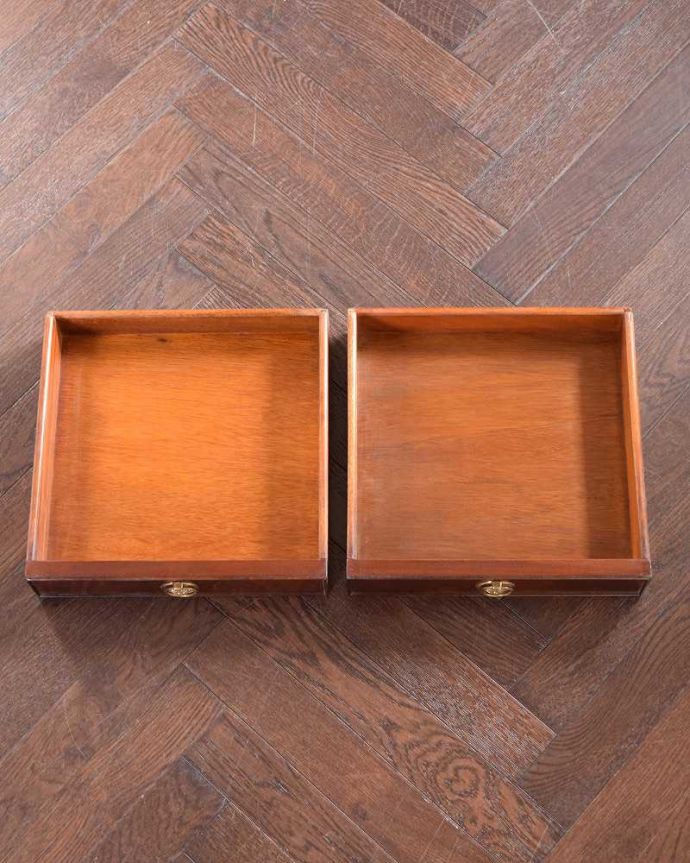 アンティークのテーブル　アンティーク家具　伸張式のマホガニー材デスク、キャスター付きアンティークバタフライテーブル。引き出しの中もキレイに修復しました。(k-1994-f)