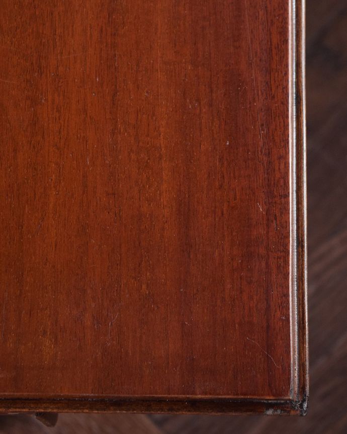 ビューロー アンティーク家具 象嵌入りの美しい英国インテリア、優雅なアンティークライティングビューロー。天板部分もキレイですやっぱりデスクの天板部分は気になるポイント。(k-1995-f)