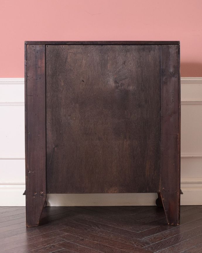 ビューロー アンティーク家具 象嵌入りの美しい英国インテリア、優雅なアンティークライティングビューロー。もちろん後ろ姿もキレイですアンティークは新品ではないので経年変化によるキズはありますが専門の職人がしっかり修復したので安心してお使いください。(k-1995-f)