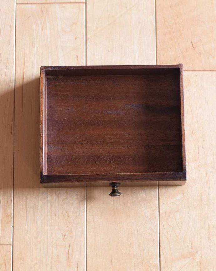 ビューロー アンティーク家具 象嵌入りの美しい英国インテリア、優雅なアンティークライティングビューロー。【 ビューロー内引き出し内寸 】幅16×奥行12.5×高さ3.5cm。(k-1995-f)