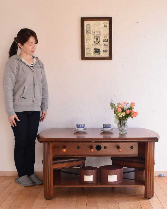 アンティークのテーブル　アンティーク家具　英国で出会っためずらしい家具、アンティークの遊べちゃうコーヒーテーブル(フットボールテーブル)。テーブルとしても使えます英国らしいアンティークのコーヒーテーブル。(k-1996-f)