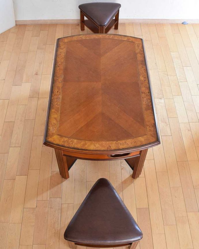 アンティークのテーブル　アンティーク家具　英国で出会っためずらしい家具、アンティークの遊べちゃうコーヒーテーブル(フットボールテーブル)。上から見るとこんな形のコーヒーテーブルです。(k-1996-f)