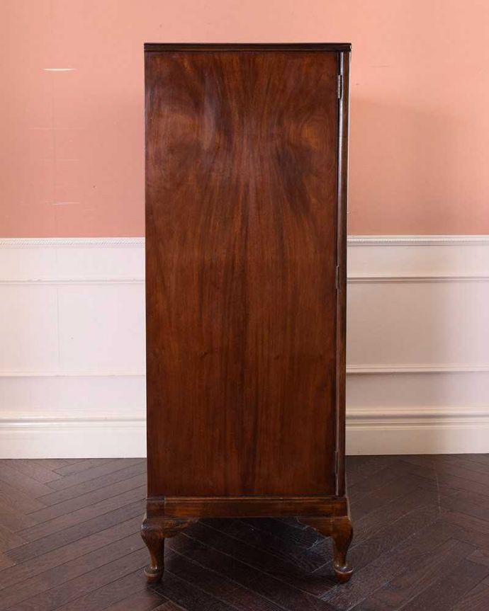 アンティークのキャビネット　アンティーク家具　英国アンティーク家具、上品なマホガニー材のカップボードチェスト（食器棚）。横から見てもステキなんです。(k-1997-f)