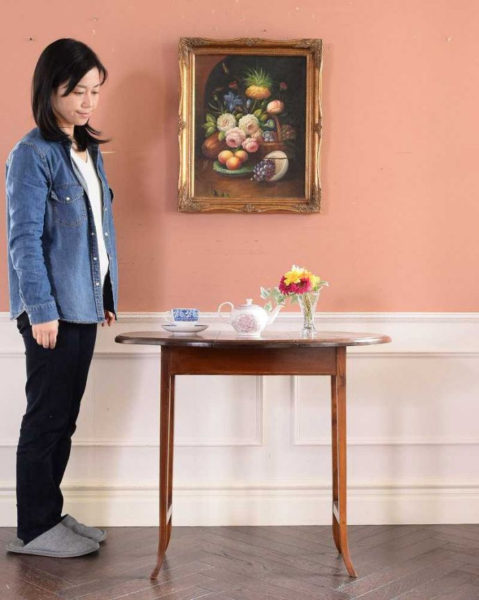 アンティークのテーブル　アンティーク家具　便利なアンティーク家具、３WAYで楽しめる小さなバタフライテーブル（伸張式テーブル）。サイズが変えられる小さなテーブルお友達とお茶したり、趣味の時間を過ごしたり、…大きさを変えていろんな使い方が楽しめます。(k-2000-f)