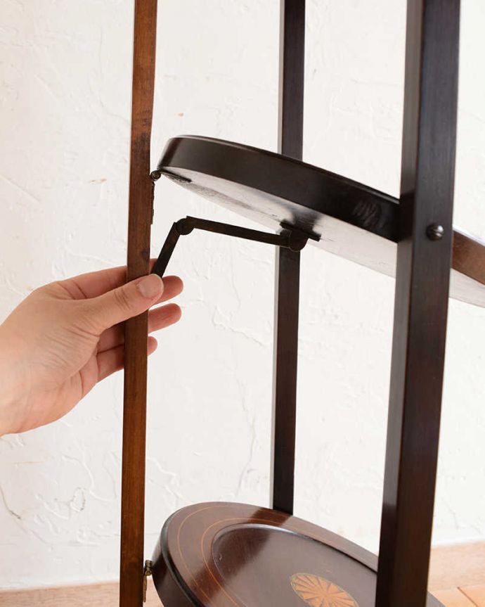 プランツスタンド・ケーキスタンド アンティーク家具 英国の本格アフタヌーンティーを自宅で気軽に楽しめる、マホガニー材のアンティークケーキスタンド 。あっという間に組み立て出来ます女性でも簡単に組み立て出来ます。(k-2003-f)