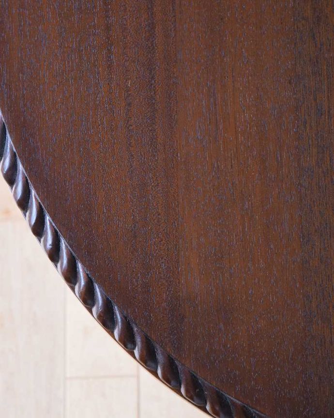 アンティーク家具 マホガニー材のカードテーブル(ゲームテーブル)サイズが変わるアンティーク英国家具。修復には自信がありますHandleでは専門の職人が修復する際、古い塗装を剥離してキレイにお直ししています。(k-2004-f)