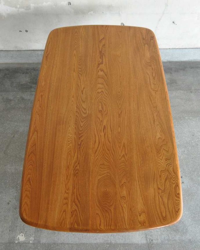 アーコールの家具 アンティーク家具 アーコールのカッコいいビンテージ家具、 ERCOLのダイニングテーブル。天板もキレイに修復しましたテーブルの主役はやっぱり天板。(k-2009-f)