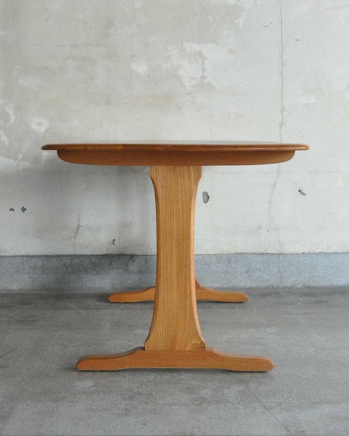 アーコールの家具 アンティーク家具 アーコールのカッコいいビンテージ家具、 ERCOLのダイニングテーブル。クルッと回転。(k-2009-f)