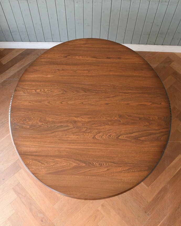 アンティークのテーブル アンティーク家具 色々な使い方ができる伸張式テーブル、バタフライ式の丸いヴィンテージダイニングテーブル。天板の修復には自信があります。(k-2012-f)