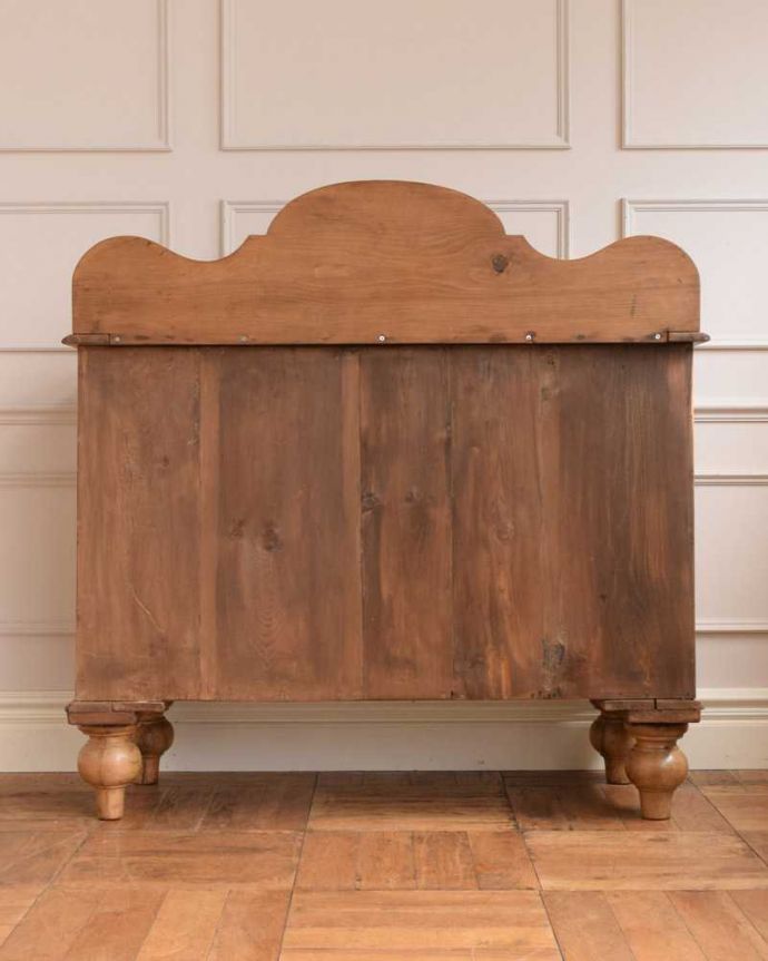 アンティークのチェスト アンティーク家具 イギリスで見つけたガラス取っ手のナチュラルな3段チェスト(整理ダンス)。後ろ姿も見て下さい。(k-2018-f)