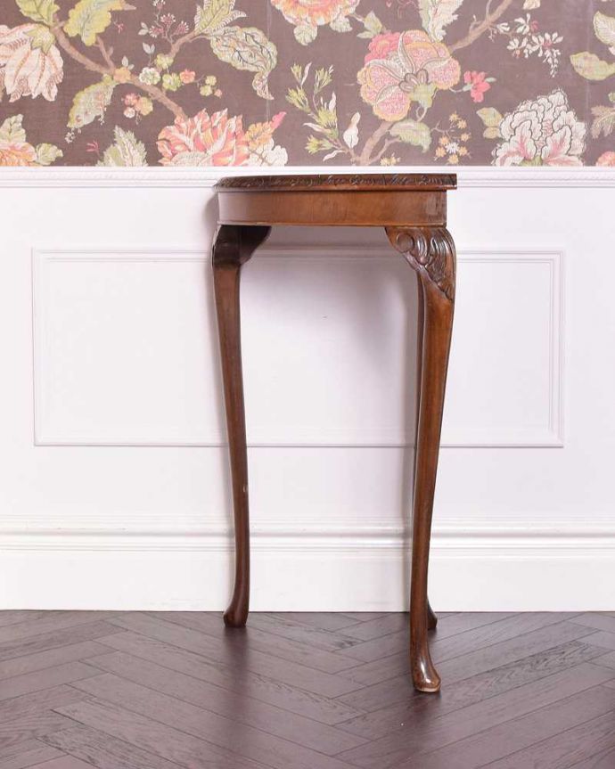 アンティークのテーブル アンティーク家具 イギリスから届いたアンティークの コーナー用コンソールテーブル。どこから見てもキレイです。(k-2019-f)
