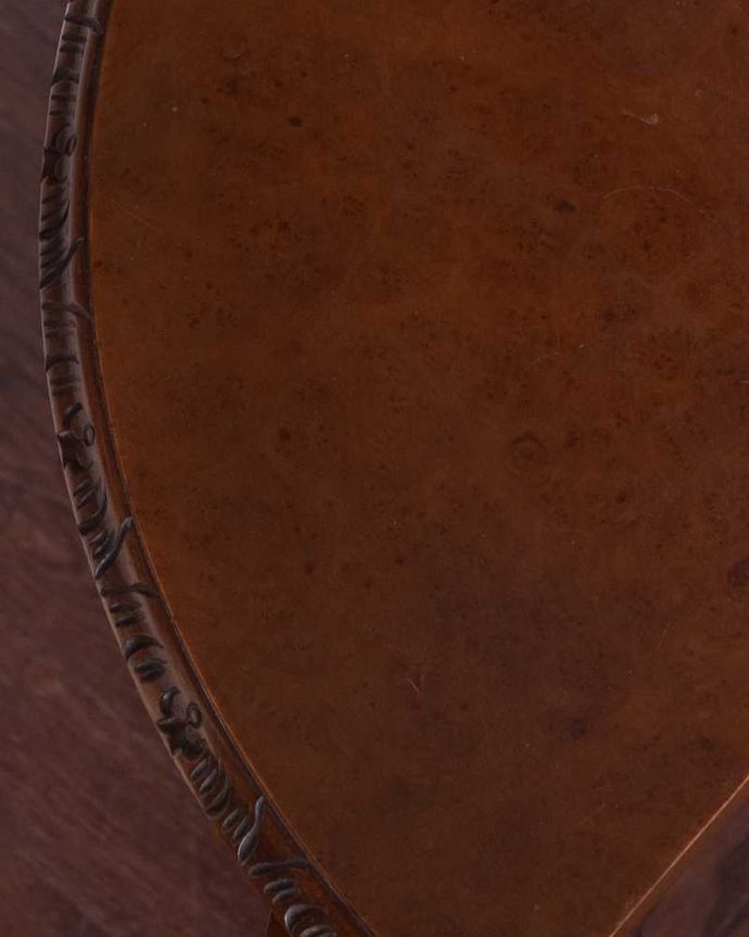 アンティークのテーブル アンティーク家具 イギリスから届いたアンティークの コーナー用コンソールテーブル。修復には自信がありますHandleでは専門の職人が修復する際、古い塗装を剥離してキレイにお直ししています。(k-2019-f)