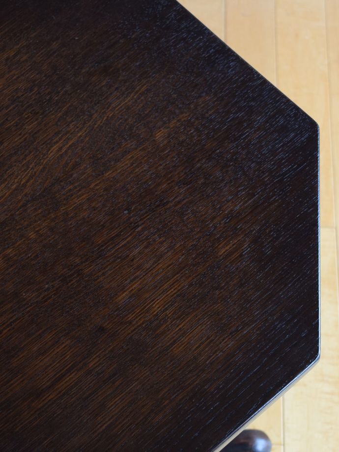 アンティークテーブルの美しい天板