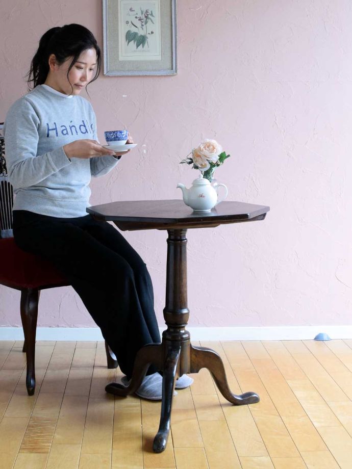 アンティークの折り畳みテーブル