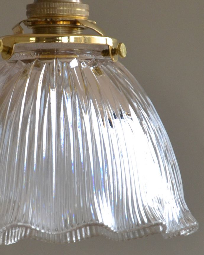 ペンダントライト　照明・ライティング　アンティークフリルシェードのペンダントライト（コード・シャンデリア電球・ギャラリーA付き）。。(k-2033-z)