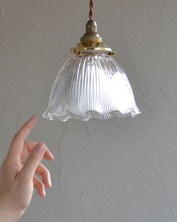 ペンダントライト　照明・ライティング　アンティークフリルシェードのペンダントライト（コード・シャンデリア電球・ギャラリーA付き）。。(k-2033-z)