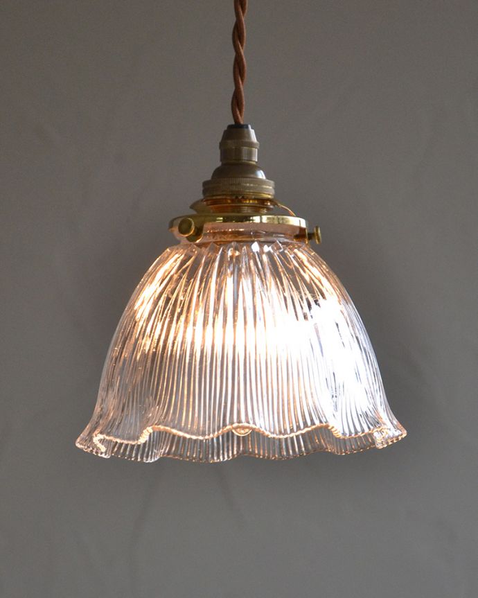 ペンダントライト　照明・ライティング　アンティークフリルシェードのペンダントライト（コード・シャンデリア電球・ギャラリーA付き）。。(k-2033-z)