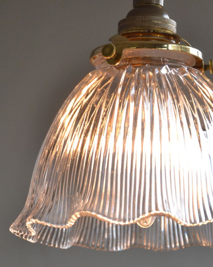 ペンダントライト　照明・ライティング　アンティークフリルシェードのペンダントライト（コード・シャンデリア電球・ギャラリーA付き）。。(k-2033-z)