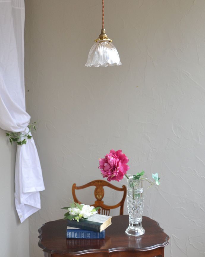ペンダントライト　照明・ライティング　アンティークフリルシェードのペンダントライト（コード・シャンデリア電球・ギャラリーA付き）。。(k-2033-z)