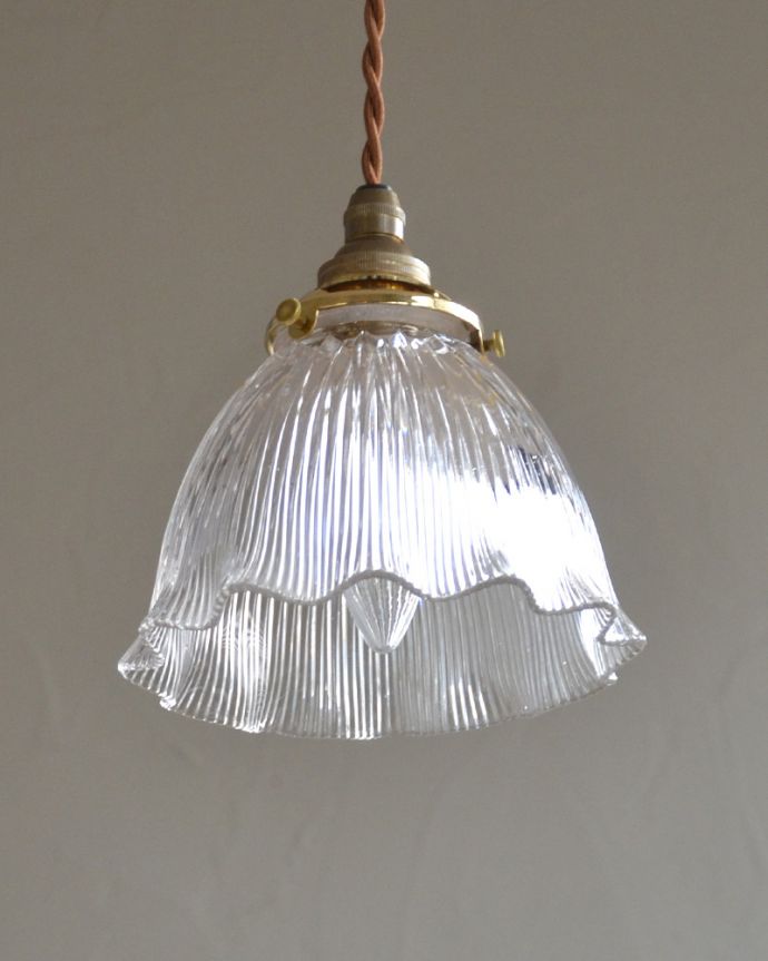 ペンダントライト　照明・ライティング　アンティークフリルシェードのペンダントライト（コード・シャンデリア電球・ギャラリーA付き）。。(k-2033-z)